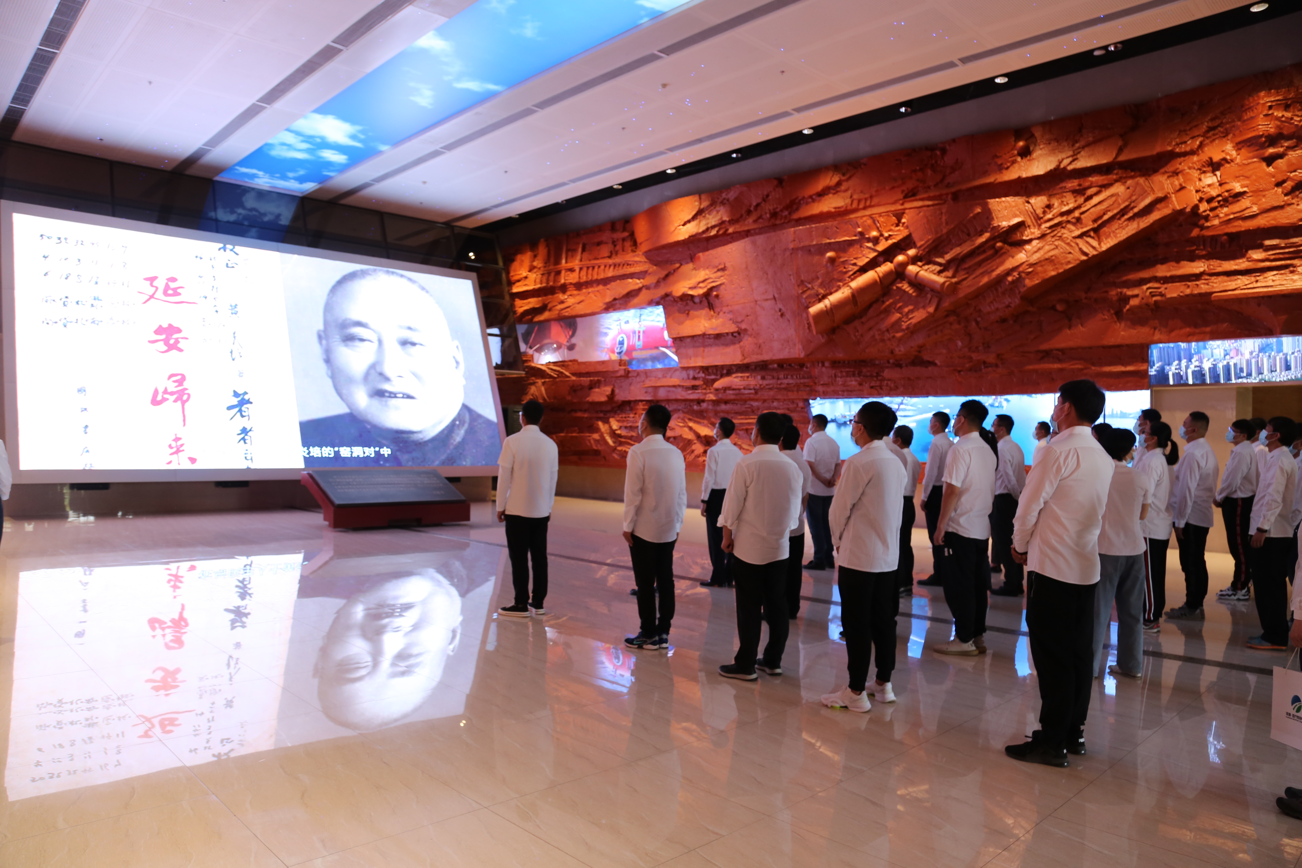 参观辽宁反腐倡廉展览馆